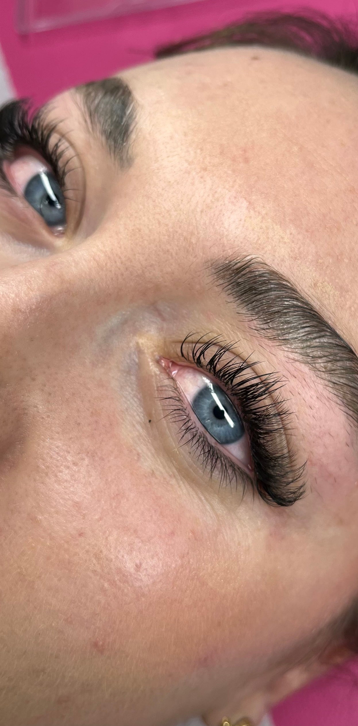 Exemple pose extensions de cils hybride/mixte - Studio ASW